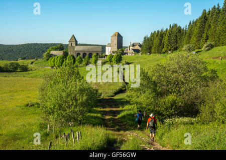 Aubrac villaggio sulla via Podiensis, Saint james way, Aveyron, Languedoc-Roussillon-regione Midi-Pyrénées, in Francia Foto Stock