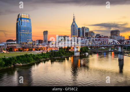 Nashville, Tennessee skyline del centro a Shelby Street Bridge. Foto Stock