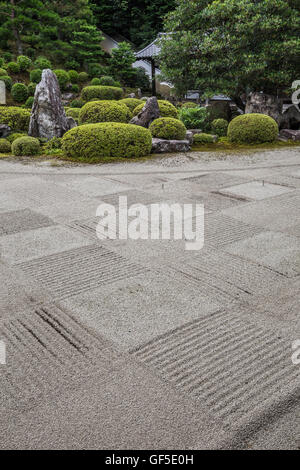 Tofukuji Fumo-in presso Kaisan-do paesaggio secco karesansui garden è composta di ghiaia rastrellata nella verifica dei rettangoli di sabbia Foto Stock