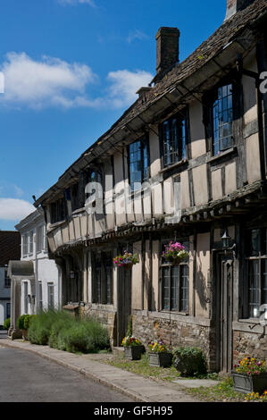 Gli edifici di vecchia costruzione nel villaggio di Cerne Abbas, Dorset,Inghilterra Foto Stock