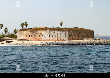 Forte dell'isola di Goree, Dakar, Senegal. Goree Island era il sito di uno dei primi insediamenti europei in Africa occidentale. Foto Stock