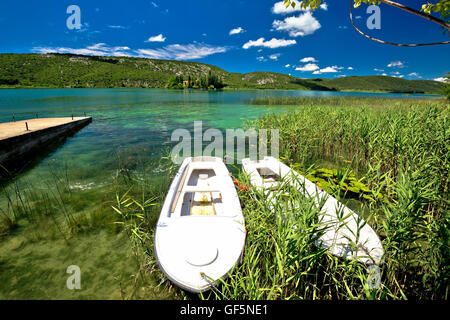 Il lago di Visovac nel fiume Krka parco nazionale, Dalmazia, Croazia Foto Stock