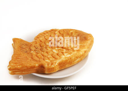 Giapponese a forma di pesce pancake Taiyaki chiamato bianco su sfondo isolato Foto Stock