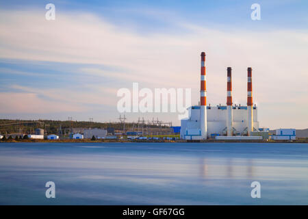 L'Holyrood elettrica termica stazione di generazione nella concezione Bay, Terranova, Canada. Foto Stock