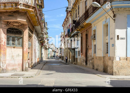Scena di strada nel centro di Avana (Centro Habana), Havana, Cuba Foto Stock
