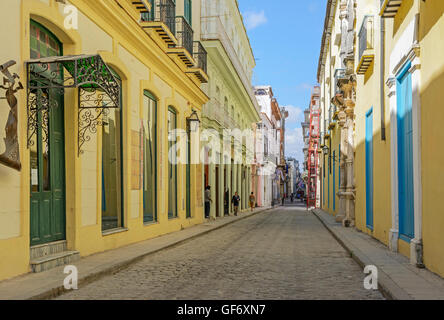 Scena di strada a l'Avana Vecchia (La Habana Vieja), Cuba Foto Stock