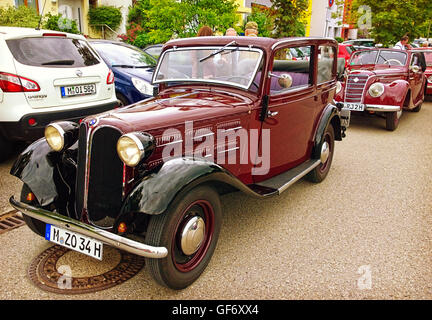 A Garching, Germania - Auto d'epoca tradizionale sfilata: Antiquariato Antique BMW 315 Automobile prodotta negli anni 1934-1937 Foto Stock