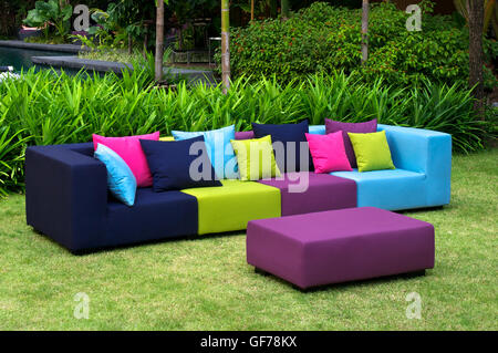 Outdoor indoor divano con acqua cuscini resistente Foto Stock