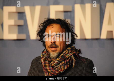 Il regista Alejandro Gonzalez Inarritu, frequenta la London film premiere del Revenant. Foto Stock