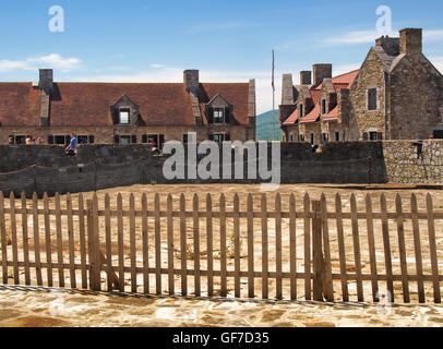 Ticonderoga, New York, Stati Uniti d'America. Luglio 24, 2016. All'interno di Fort Ticonderoga sulle rive del lago Champlain in estate Foto Stock