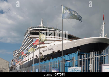 Cunard nave da crociera Queen Victoria, ormeggiata al porto di Auckland, Isola del nord, Nuova Zelanda. Foto Stock