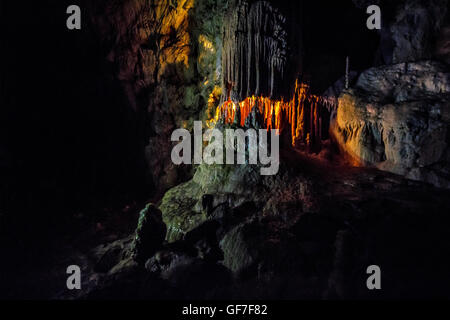 APUSENI - OTTOBRE 04: Hall di Ursus grotta sul Ottobre 05, 2015 in Apuseni, Romania. Hall di Ursus spelaeus in una caverna nel Nord-ovest roman Foto Stock