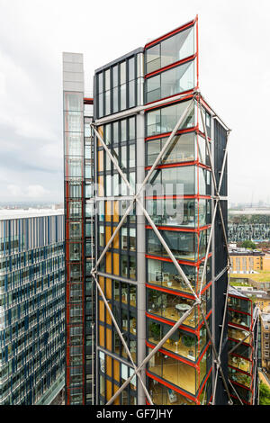 Londra, Inghilterra - Giugno 2016. Vetro edificio appartamento vicino alla Tate Modern Museum. Foto Stock