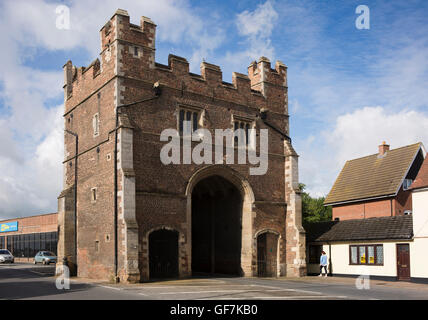 Regno Unito, Inghilterra, Norfolk, King's Lynn, London Road, South Gate, C xv città difensivo gateway a parete Foto Stock