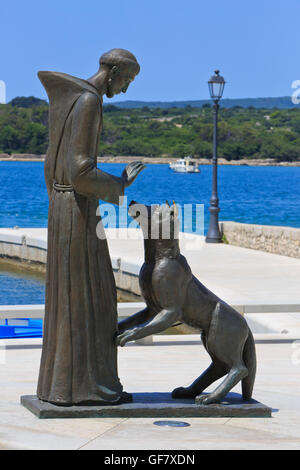 Statua di San Francesco (1181/1182 - 3 ottobre 1226), fondatore dell Ordine Francescano sull isola di Kosljun, Croazia Foto Stock