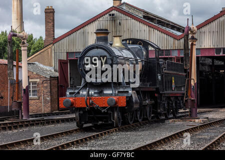 GWR restaurato locomotiva a vapore sulla linea ferroviaria a Didcot Railway Centre in Oxfordshire Foto Stock