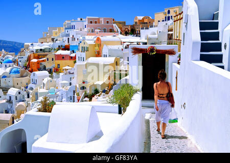 Il villaggio di Oia a Santorini , Grecia Foto Stock