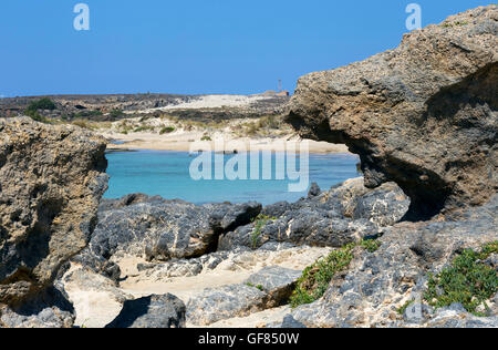 Le acque cristalline e la sabbia bianca della spiaggia di Elafonisi, costa Ovest di Creta, Provincia di Chania, Foto Stock