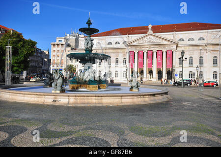 Lisbona, Portogallo - 21 dicembre: Teatro Nazionale sul Dom Pedro IV square a Lisbona il 21 dicembre 2012. Foto Stock