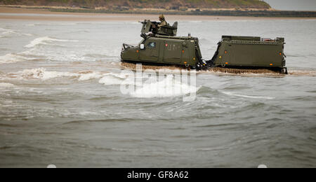 Un vichingo anfibio BV206S blindato di trasporto di personale della British Royal Marines Foto Stock