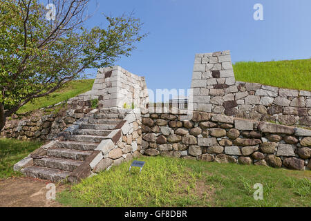 Ex Hanebashimon gate del principale di bailey Ako Castle (circa del XVII secolo). Foto Stock