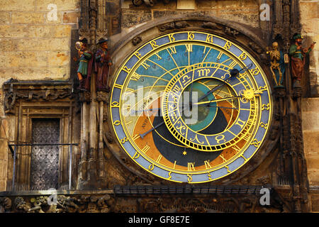 L'Orloj o orologio astronomico sul Municipio della Città Vecchia in Piazza della Città Vecchia di Praga, Repubblica Ceca Foto Stock