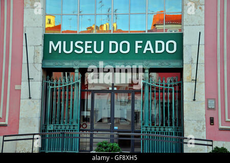 Lisbona, Portogallo - 21 dicembre: facciata del Museo Fado edificio a Lisbona il 21 dicembre 2013. Lisbona è una capitale e le grandi Foto Stock