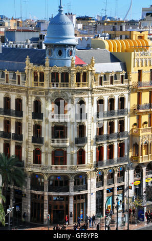 VALENCIA, Spagna - 2 gennaio: facciata degli edifici su Plaza del Ayuntamiento (piazza del Municipio) a Valencia il 2 gennaio 2013. Foto Stock