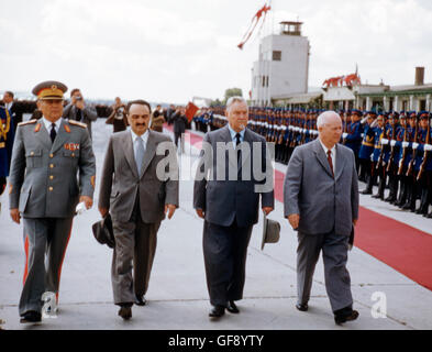 Josip Tito, Anastas Mikoyan, Nikolai Bulganin e Nikita Khrushchev Foto Stock