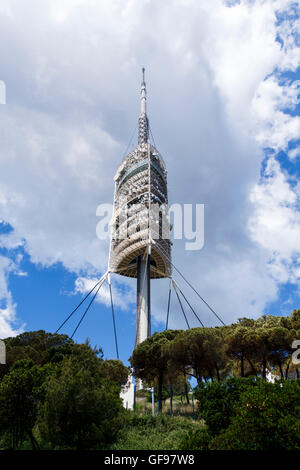 Torre de Collserola è una grande torre telecom a Barcellona, Spagna. Progettato da Norman Foster la parte superiore della torre raggiunge 288.4 m Foto Stock