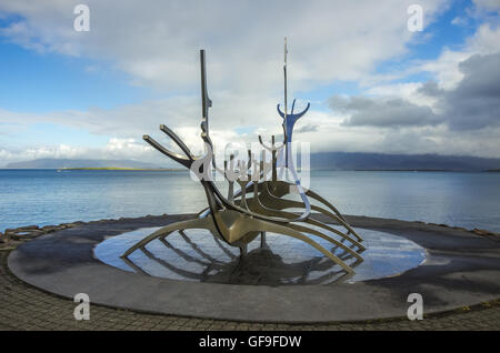 Reykjavik, Islanda - 2 settembre 2014: scultura Sun Voyager (Solfar) a Reykjavik. Una delle famose città sigths, Islanda Foto Stock