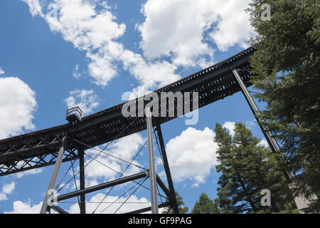 Il vecchio ponte a traliccio pennacchio di argento ferrovia a George Town Colorado Foto Stock