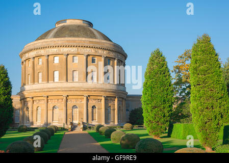 Station Wagon Ickworth Suffolk, vista la rotunda e giardini di casa Ickworth vicino a Bury St Edmunds, Suffolk, Regno Unito. Foto Stock