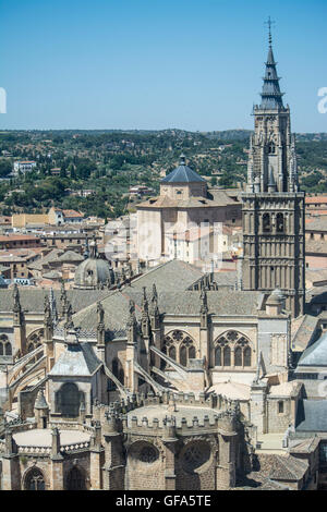 Vista sui tetti della città spagnola di Toledo e dall'Alcazar Foto Stock