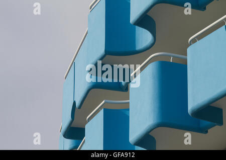 Immagine del balcone blu dell architettura di close-up Foto Stock