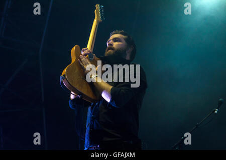 Gli editori ad esibirsi sul palco principale a Y non Festival, Pikehall, Derbyshire, Regno Unito venerdì 29 luglio 2016. Foto Stock