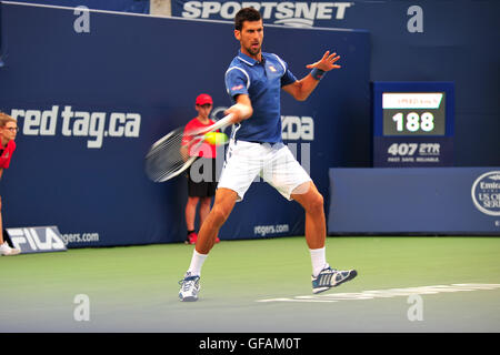 Toronto, Ontario, Canada. Il 29 luglio 2016. Novak Djokovic sconfigge Tomas BERDYCH ai quarti di finale della Rogers Cup di Toronto. Il numero 1 al mondo ha vinto in retta fissa e ora andare a giocare xxxxxxx nelle semifinali sabato. Foto Stock