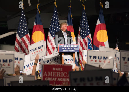 Denver, Colorado, Stati Uniti d'America. 29 Luglio, 2016. Candidato Presidental Donald Trump fa una campagna per il presidente fermata a Denver all'Ali sopra le Montagne Rocciose Museo dell'aria e dello spazio. © Dejan Smaic/ZUMA filo/ZUMAPRESS.com/Alamy Live News Foto Stock