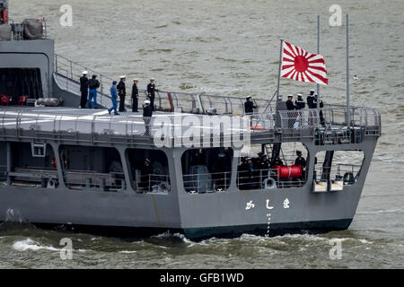 Londra, Regno Unito. 31 Luglio, 2016. Nave giapponese JDS Kashima (TV-3508) del Giappone marittimo Forza di Autodifesa (JMSDF) è visto sul Fiume Tamigi Credito: Guy Corbishley/Alamy Live News Foto Stock