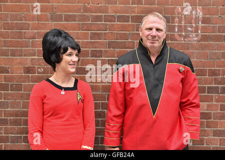 Olympia, Londra, Regno Unito. Il 31 luglio 2016. Persone vestite in Cosplay di arrivare presso il London Film e fumetti Cost. © Matthew Chattle/Alamy Foto Stock