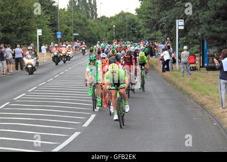 Ryan Mullen, Cannondale conduce pelaton. Prudential RideLondon-Surrey Classic. Domenica 31 luglio 2016. East Molesey, Surrey, Londra, Inghilterra, Gran Bretagna, Italia, Regno Unito, Europa. Top ciclisti professionisti hanno preso parte a questa ora annual world-class evento che segue principalmente il percorso utilizzato nel London 2012 Olympic Road Race. Credito: Ian bottiglia/Alamy Live News Foto Stock