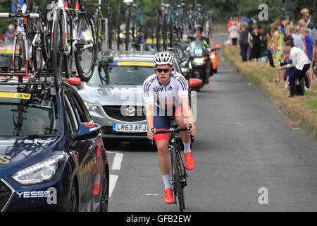 Matt Gibson, Team GB. Prudential RideLondon-Surrey Classic. Domenica 31 luglio 2016. East Molesey, Surrey, Londra, Inghilterra, Gran Bretagna, Italia, Regno Unito, Europa. Top ciclisti professionisti hanno preso parte a questa ora annual world-class evento che segue principalmente il percorso utilizzato nel London 2012 Olympic Road Race. Credito: Ian bottiglia/Alamy Live News Foto Stock