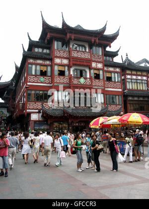Piazza principale della città vecchia Bazar in Nánshì, il quartiere più antico di Shanghai in Cina. Foto Stock