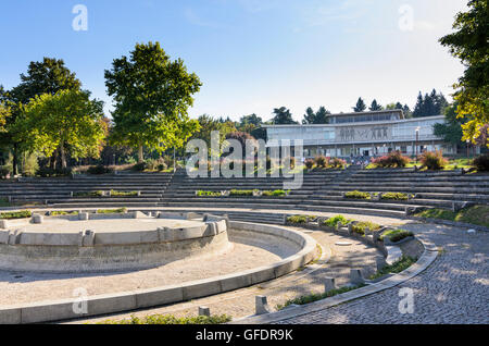 Beograd, Belgrado: Museo di Storia della Jugoslavia con la costruzione del museo di Maggio 25, Serbia, , Foto Stock