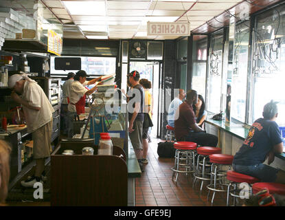 Interno di un fast food New York USA Foto Stock