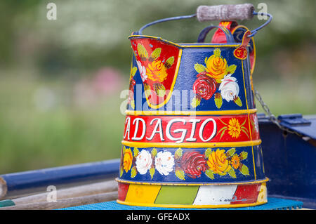 Buckby può su un narrowboat, England, Regno Unito Foto Stock