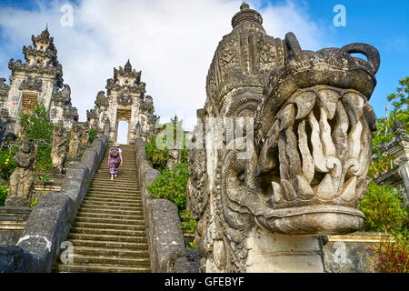 Faccia del drago, Pura Penataran Lempuyang tempio, Bali, Indonesia Foto Stock
