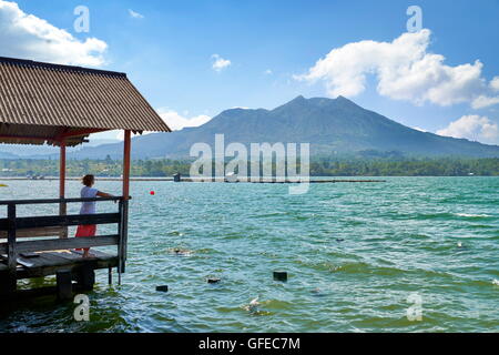 Lago Batur e Gunung Batur Vulcano, Bali, Indonesia Foto Stock