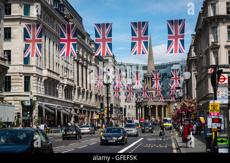 Regent Street decorato con bandiere britanniche, Londra, Regno Unito, Gran Bretagna Foto Stock