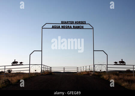 Ingresso principale ranch gate, Nuovo Messico, STATI UNITI D'AMERICA Foto Stock